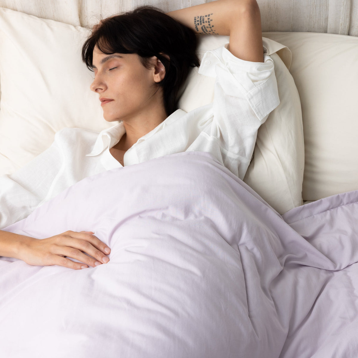 Chamomile & Other Sleep-Inducing Scents: How Essential Oils Promote Restful Sleep